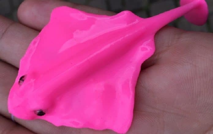 Umělý rejnok pro lov dravců na přívlač v růžovém zbarvení