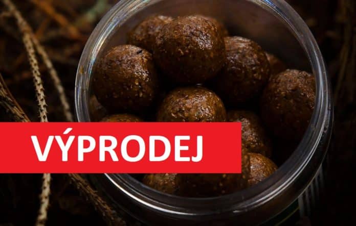 Dipované boilies na kapry v kelímku