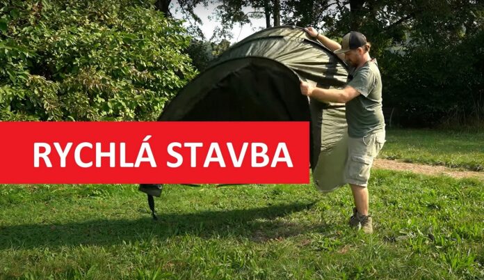 Rybář staví rybářský bivak Anaconda Pop Up Shelter