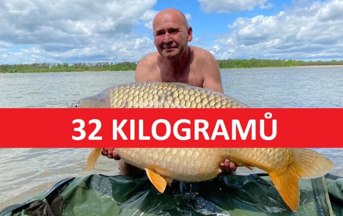 Rybář ulovil velkého kapra o váze 32 kilogramů na jezeře Štít