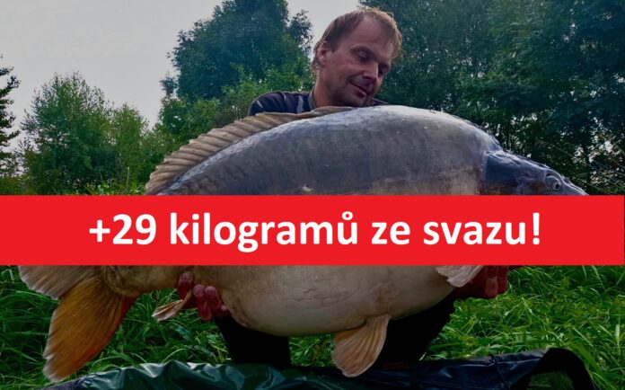 Rybář ulovil kapitálního kapra na svazové vodě