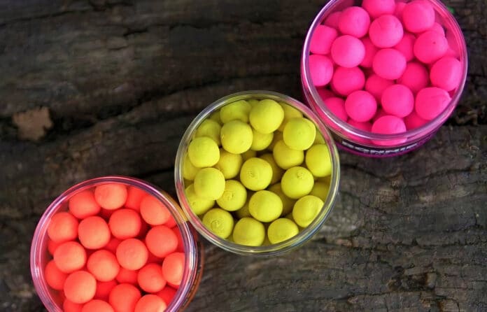 Plovoucí boilies na kapry Mikbaits ve třech zbarveních