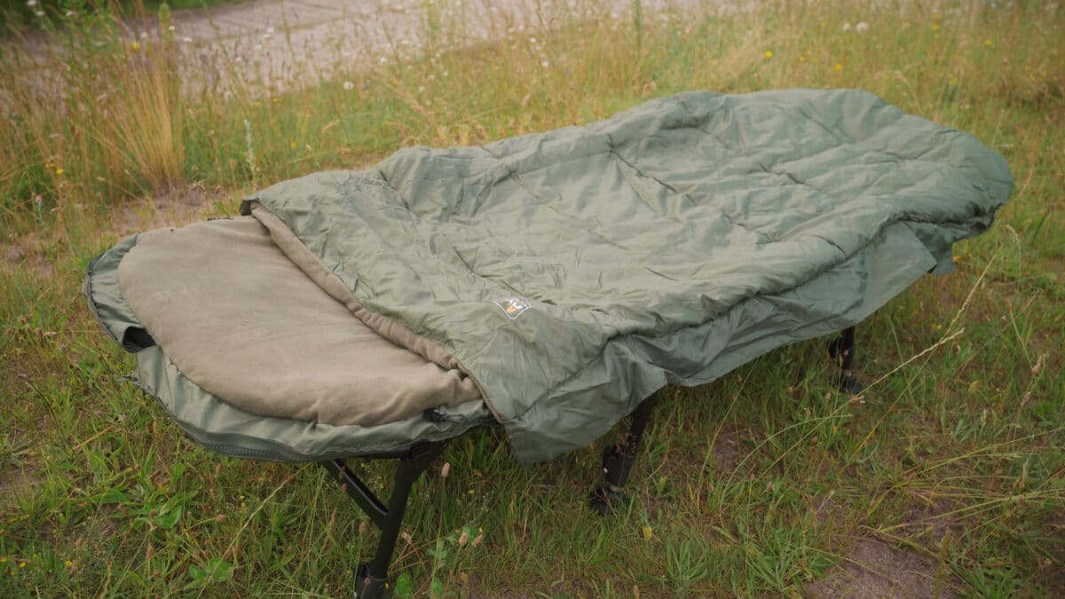 Prologic lehátko se spacákem Avanger S/Bag Bedchar Systém 6 leg