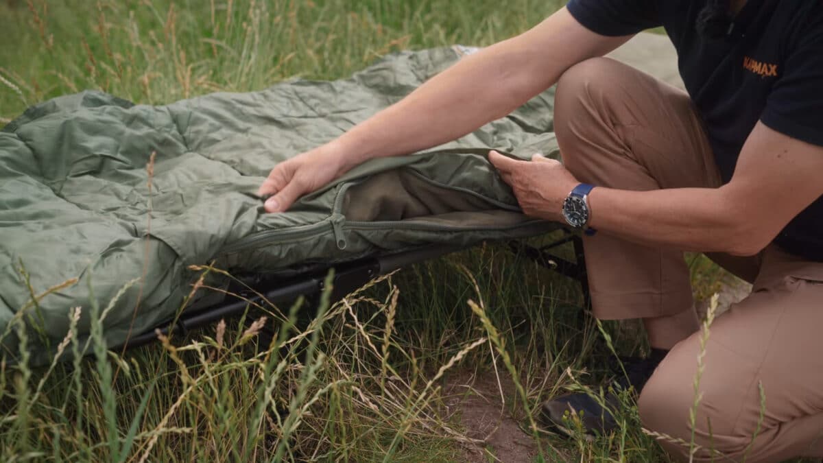 Prologic lehátko se spacákem Avanger S/Bag Bedchar Systém 6 leg