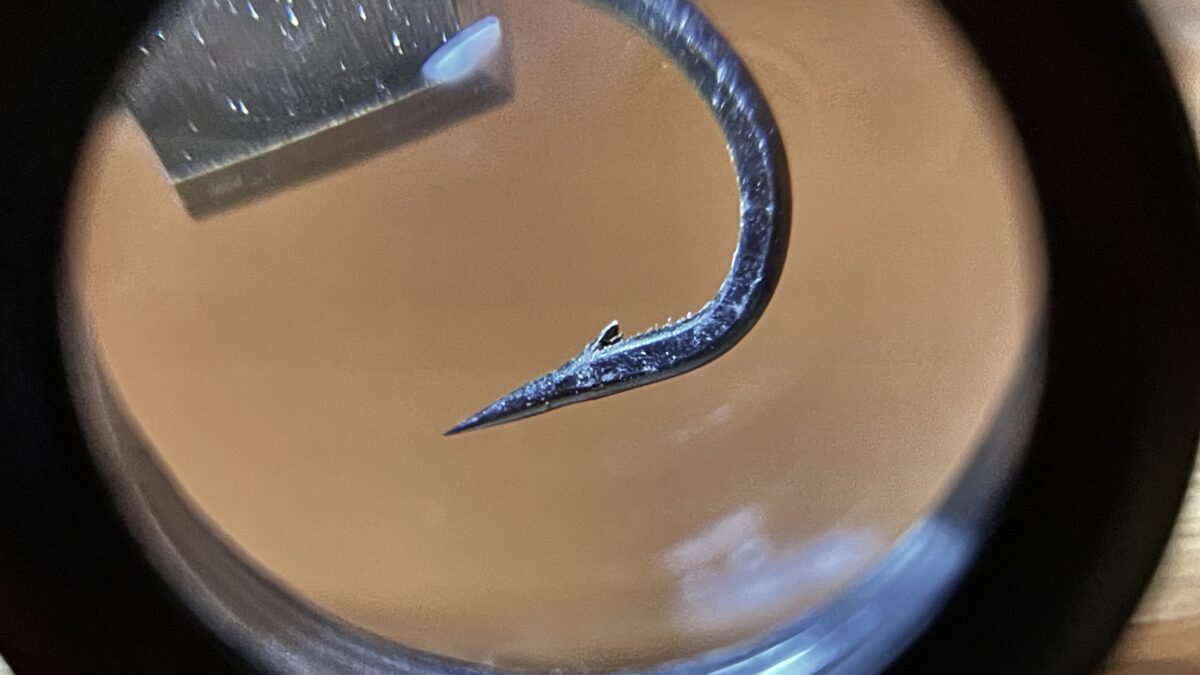 Vždy kontrolujte ostří – včetně nových háčků!