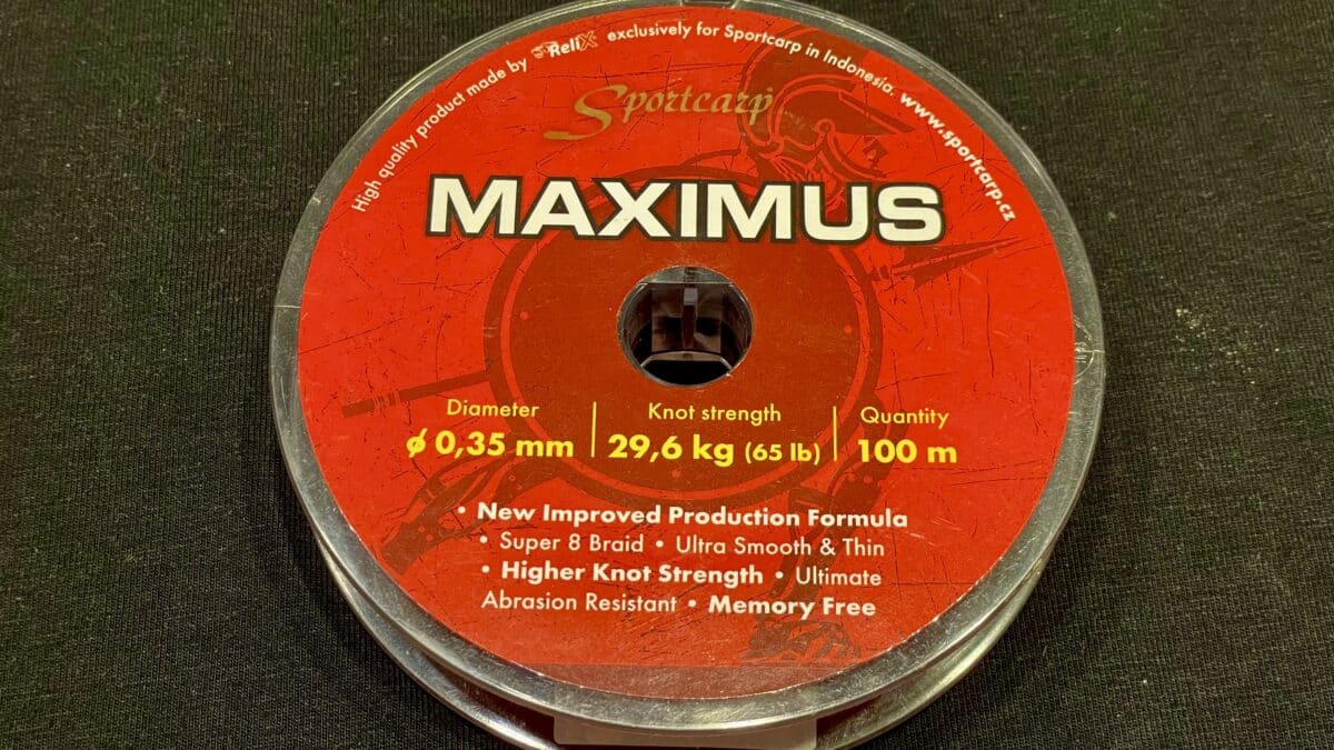 Red MAXIMUS fishing line spool label showing 0.35 mm diameter, 29.6 kg (65 lb) knot strength, and 100 m length.